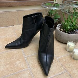 🔹COLIN STUART black leather ankle boots